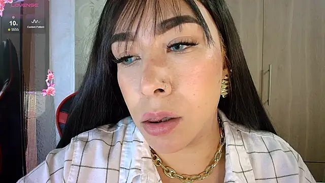 leahtemptation3 online show from May 15, 2026, 11:01 pm