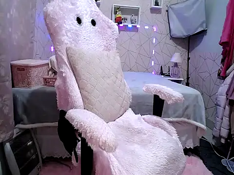 Irresistible24 online show from October 17, 2025, 4:09 pm