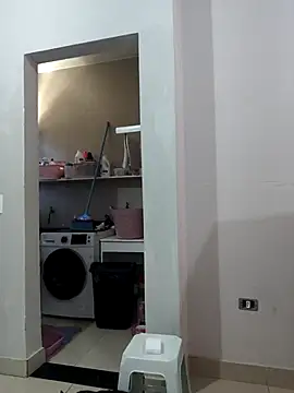 Irresistible24 online show from November 20, 2025, 6:51 pm