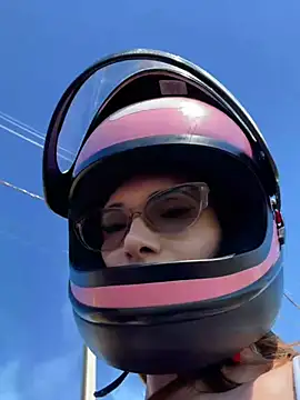 Irresistible24 online show from April 21, 2026, 3:39 pm