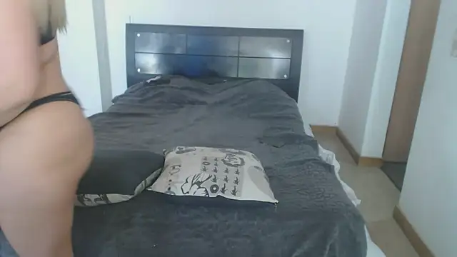 sexy girls1 online show from February 6, 2026, 3:26 pm