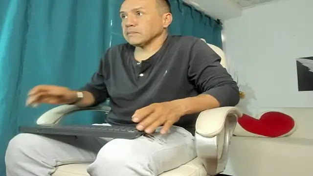 FERDIGNAN0329 online show from April 5, 2026, 5:54 pm