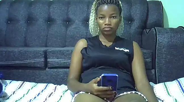 prettychoco1 online show from January 13, 2025, 7:32 am