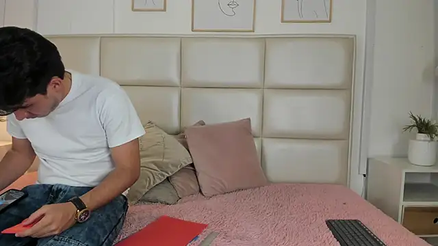 ZukyXYakihiro89 online show from January 8, 2025, 7:03 pm