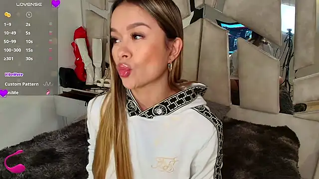 Snapshot of Natalyefoster chatting on November 27, 2025, 9:17 pm Natalyefoster online show from November 27, 2025, 9:17 pm