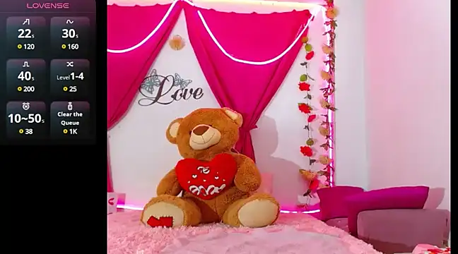 natashakissess online show from March 5, 2025, 4:24 pm