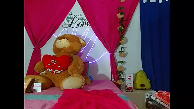 natashakissess online show from February 14, 2026, 5:21 pm