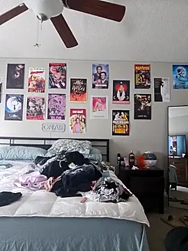 honeeyyy pot online show from March 17, 2025, 5:27 pm