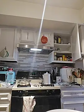 honeeyyy pot online show from November 29, 2025, 8:34 pm