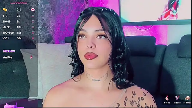 Emmaa Saenz  online show from November 2, 2025, 8:55 pm