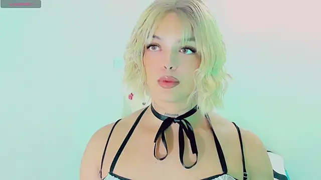 Emmaa Saenz  online show from April 10, 2026, 10:25 pm