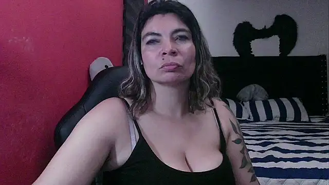 charlotedoll online show from April 17, 2026, 3:09 am