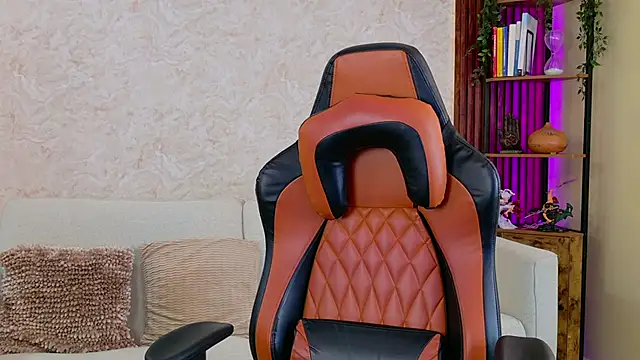 AdanReilly online show from December 13, 2025, 7:53 pm