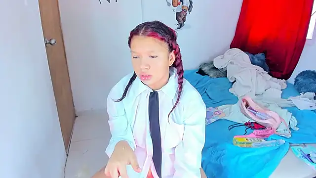 Emily Coper18 online show from October 3, 2025, 1:19 pm