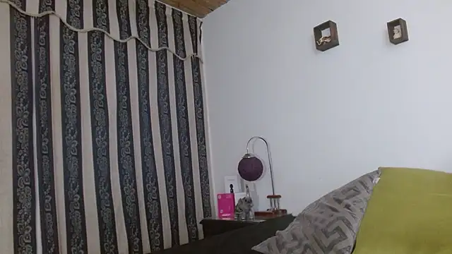 JULYSEX1 online show from September 28, 2025, 2:11 pm