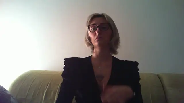 sexy blondie92 online show from January 19, 2025, 11:00 pm