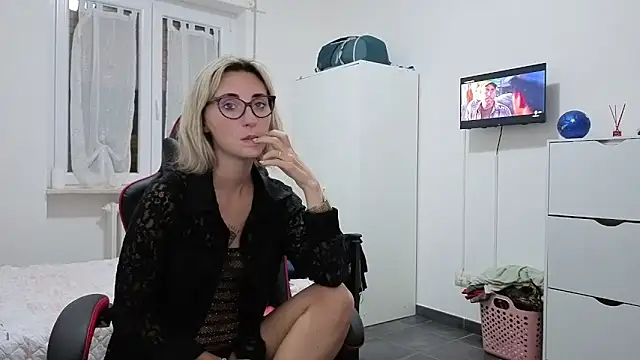 sexy blondie92 online show from October 1, 2025, 9:43 pm