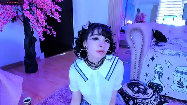 zephirahabney online show from February 3, 2025, 5:35 pm