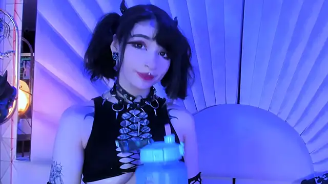 zephirahabney online show from February 11, 2025, 1:41 pm