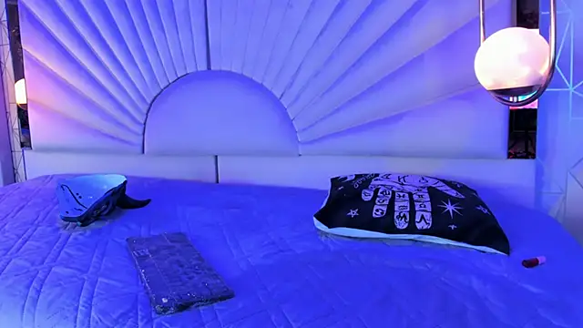 zephirahabney online show from February 23, 2025, 8:22 pm