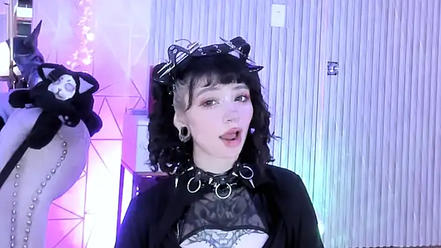 zephirahabney online show from October 10, 2025, 2:49 pm