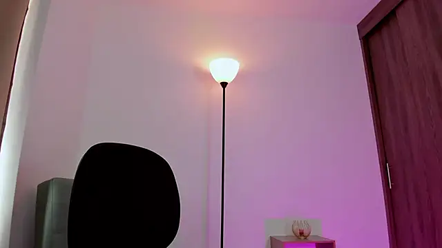 Lilabril online show from February 7, 2025, 7:17 pm