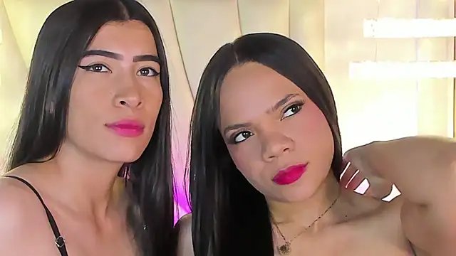 Snapshot of siara_and_zoe chatting on June 2, 2026, 10:34 pm siara and zoe online show from June 2, 2026, 10:34 pm