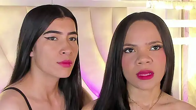 Snapshot of siara_and_zoe chatting on June 3, 2026, 11:32 pm siara and zoe online show from June 3, 2026, 11:32 pm