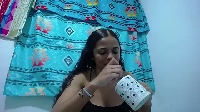 Snapshot of GiveLove1 chatting on January 14, 2025, 10:23 pm GiveLove1 online show from January 14, 2025, 10:23 pm