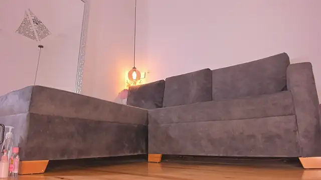 Isabella francoo online show from November 3, 2025, 12:17 pm