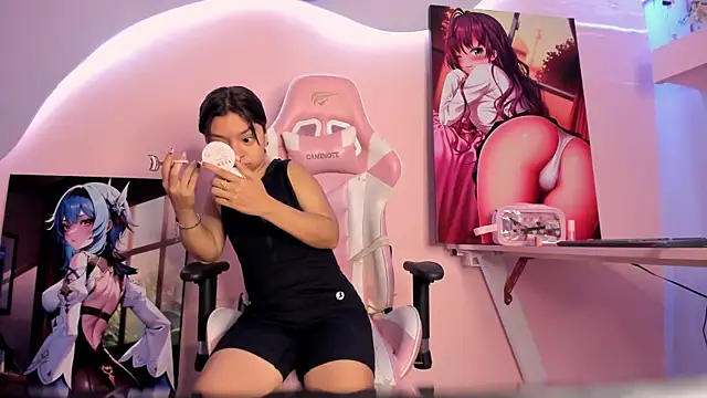 CharlotteMuller online show from March 31, 2026, 8:42 pm