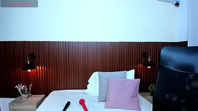 chanel brunette online show from March 8, 2025, 5:54 pm