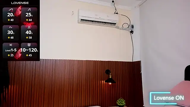 chanel brunette online show from October 6, 2025, 7:22 pm