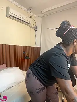 chanel brunette online show from October 10, 2025, 7:35 pm