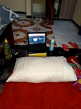 queennapal online show from March 21, 2025, 9:01 am