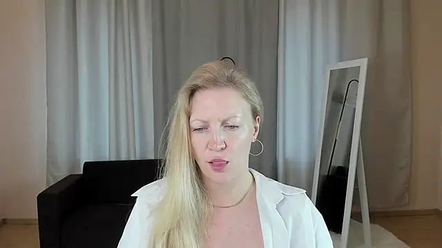 sugamomy online show from September 25, 2025, 2:04 am