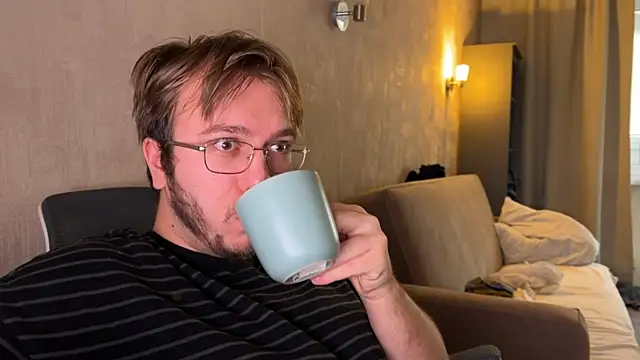 Snapshot of kiopiggy chatting on November 4, 2025, 6:45 am kiopiggy online show from November 4, 2025, 6:45 am