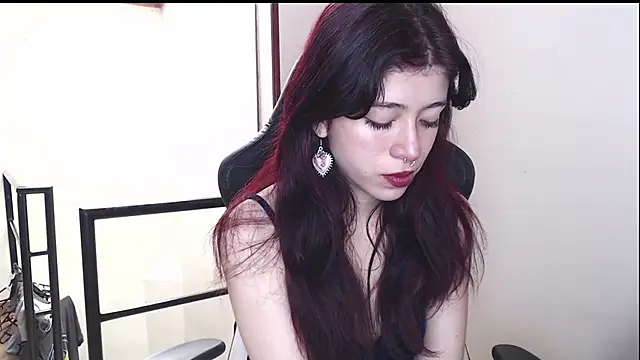 Snapshot of SuzzyyM chatting on January 7, 2025, 3:33 pm SuzzyyM online show from January 7, 2025, 3:33 pm