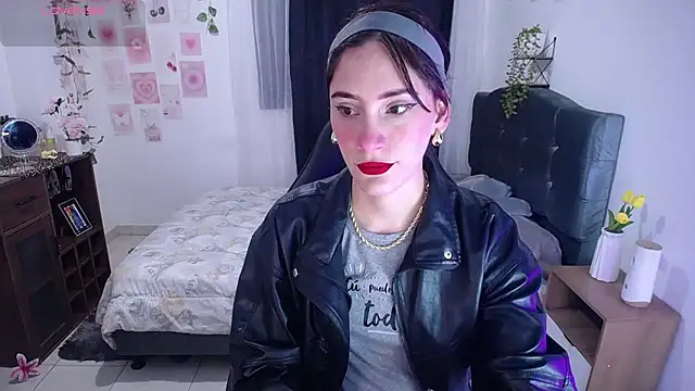 IsaBaileys  online show from July 15, 2026, 5:02 am