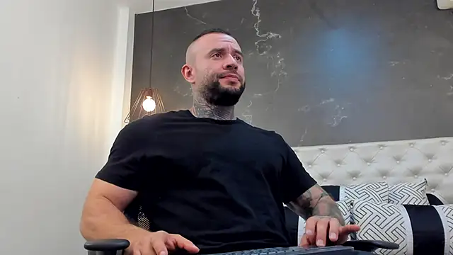 BruceDallas online show from January 3, 2025, 1:48 am