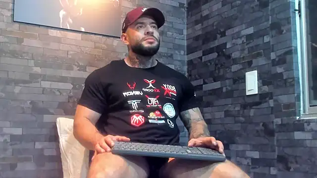 Snapshot of BruceDallas chatting on June 8, 2026, 1:50 am BruceDallas online show from June 8, 2026, 1:50 am