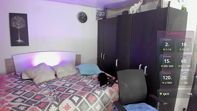 vanessabz online show from February 25, 2025, 9:31 am