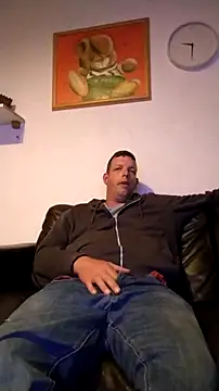 Knuffelstaaf123 online show from April 29, 2026, 9:43 pm