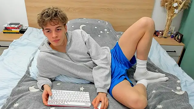 Snapshot of Fandi_777 chatting on December 16, 2024, 3:11 pm Fandi 777 online show from December 16, 2024, 3:11 pm