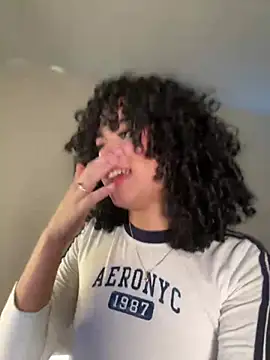 Lianh Benett online show from December 15, 2024, 10:37 pm