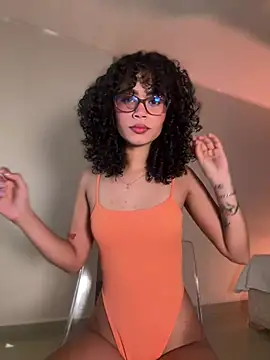 Lianh Benett online show from January 12, 2025, 4:42 am