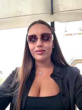 Snapshot of Syka0001 chatting on November 17, 2025, 10:54 am Syka0001 online show from November 17, 2025, 10:54 am