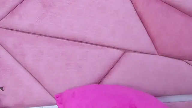 LilithCooperr  online show from March 21, 2025, 1:02 am