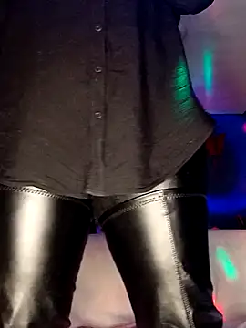 Snapshot of AmazonianMistress chatting on December 9, 2024, 10:20 pm AmazonianMistress online show from December 9, 2024, 10:20 pm