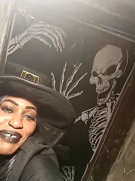 Snapshot of AmazonianMistress chatting on October 31, 2025, 2:45 am AmazonianMistress online show from October 31, 2025, 2:45 am